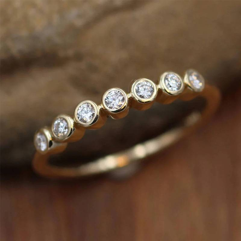 Bague vintage en or avec incrustation de zirconium
