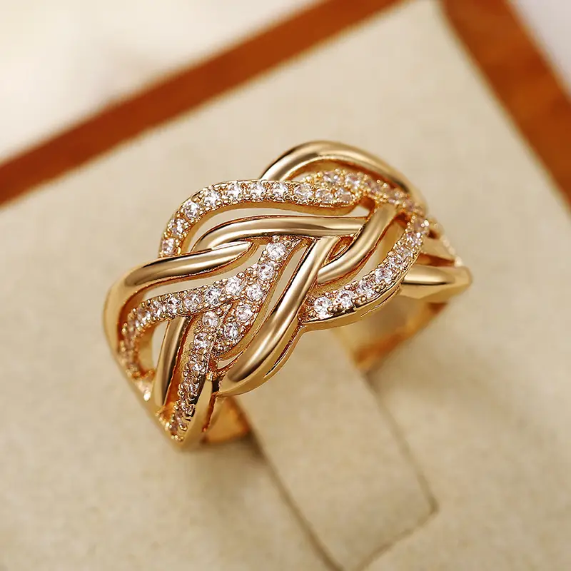 Bague en or avec zirconium