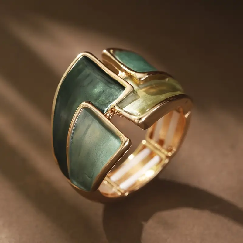 Bague en or avec émail vert