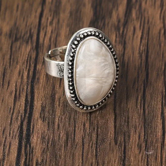 Bague vintage en argent avec pierres blanches