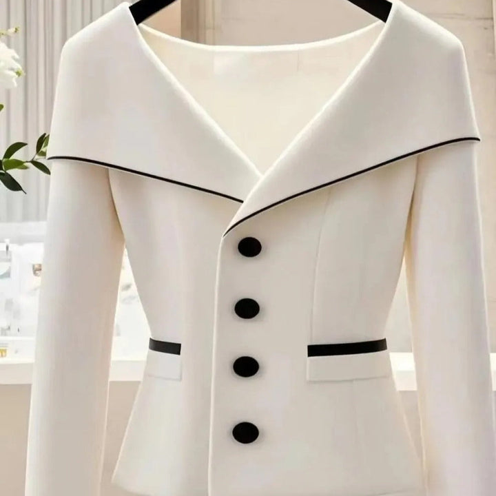 Blazer femme à col large et boutons contrastés dans un style élégant - Maïa