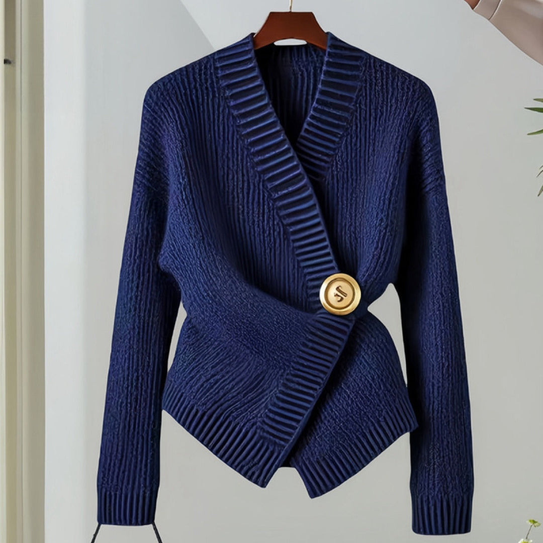 Cardigan structuré en maille pour femme avec bouton doré croisé, style sophistiqué - Ysaline