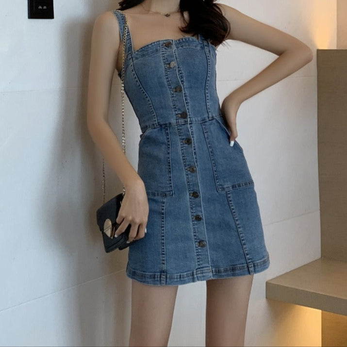 Robe courte en denim avec boutons et bretelles serrées - Ninfa