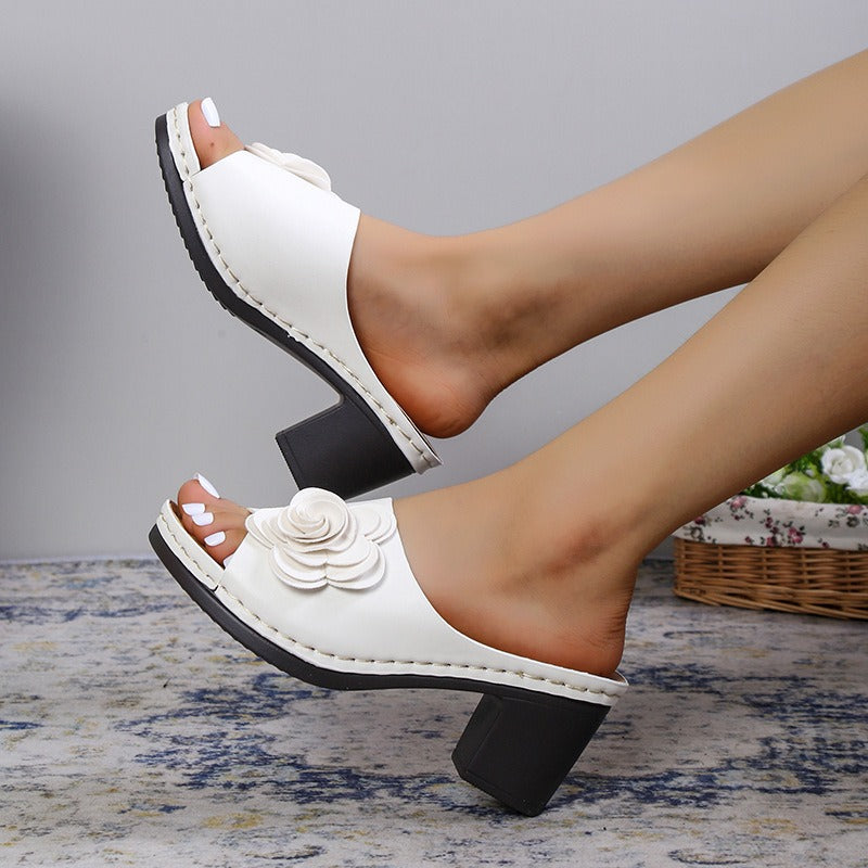Sandales pour femmes à talon moyen avec appliques florales élégantes - Noemí