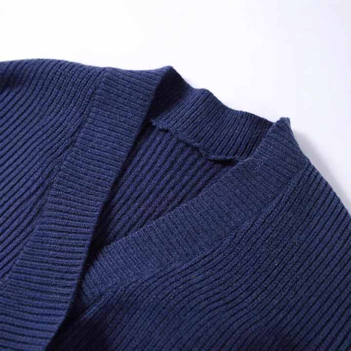 Cardigan structuré en maille pour femme avec bouton doré croisé, style sophistiqué - Ysaline