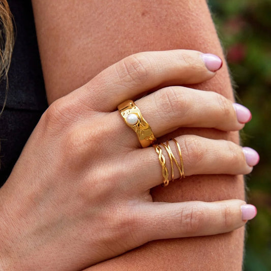 Bague torsadée en or à l'infini