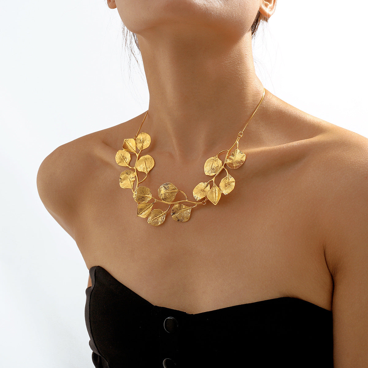 Collier d'allure feuille d'or