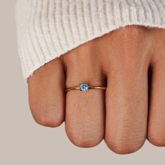 Bague en or avec pierre de naissance du mois de mars
