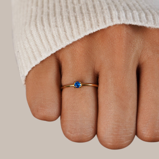 Bague en or avec pierre de naissance de septembre