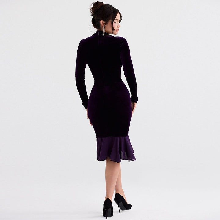 Clara - Mini robe en velours très décolletée avec empiècements en maille