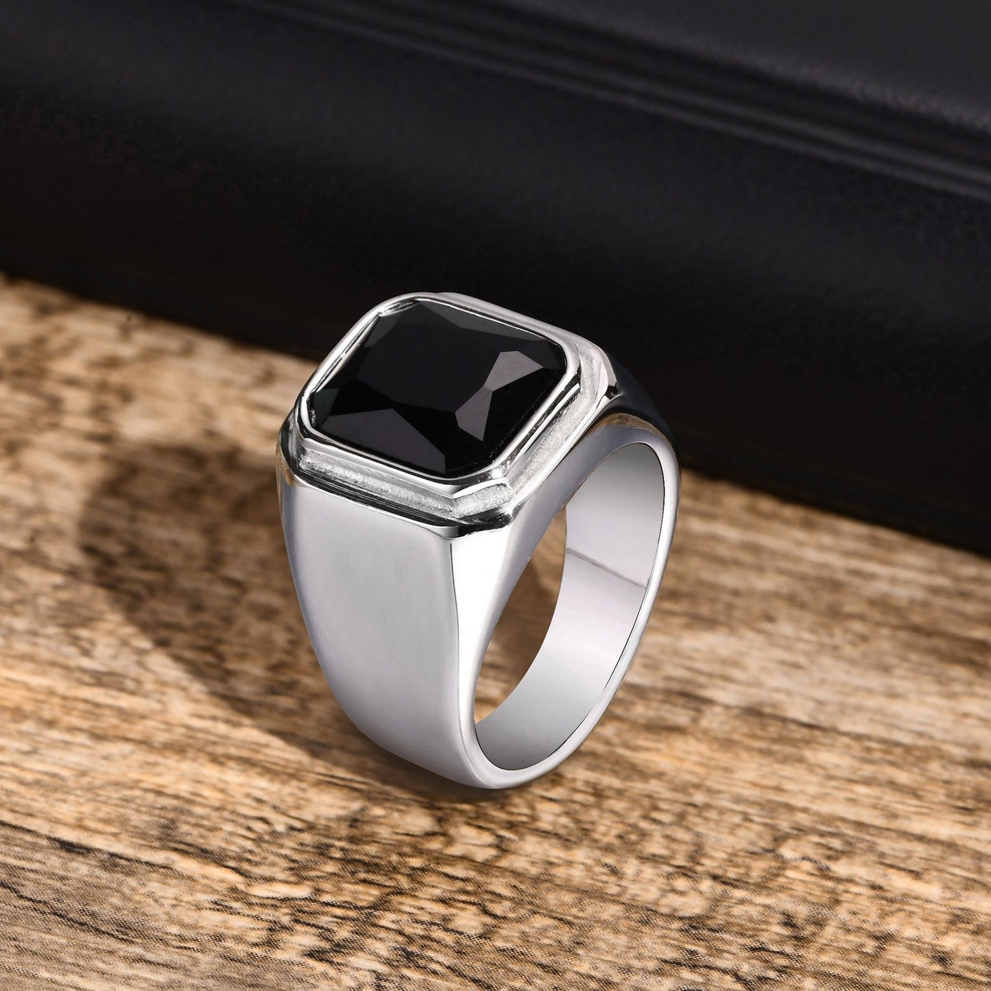 Bague Aureus carrée avec pierres noires